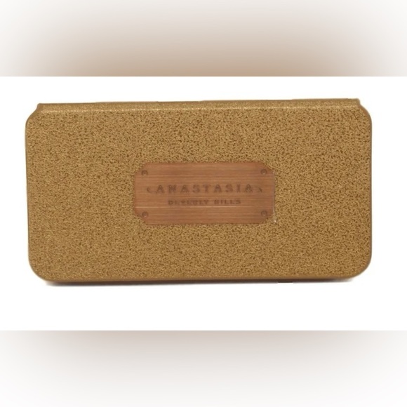 Off to Costa Rica Face Palette by Anastasia!☺️ - Picture 6 of 6